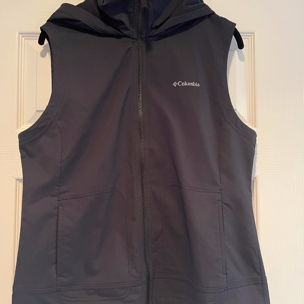 Columbia Women’s  Black Hooded Vest Size Large